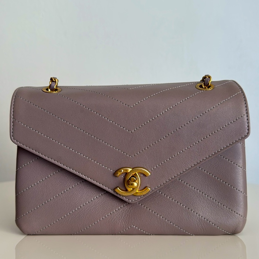 Chanel Taupe Chevron Leather Flap Bag Shoulder Crossbody Vintage Gold HW